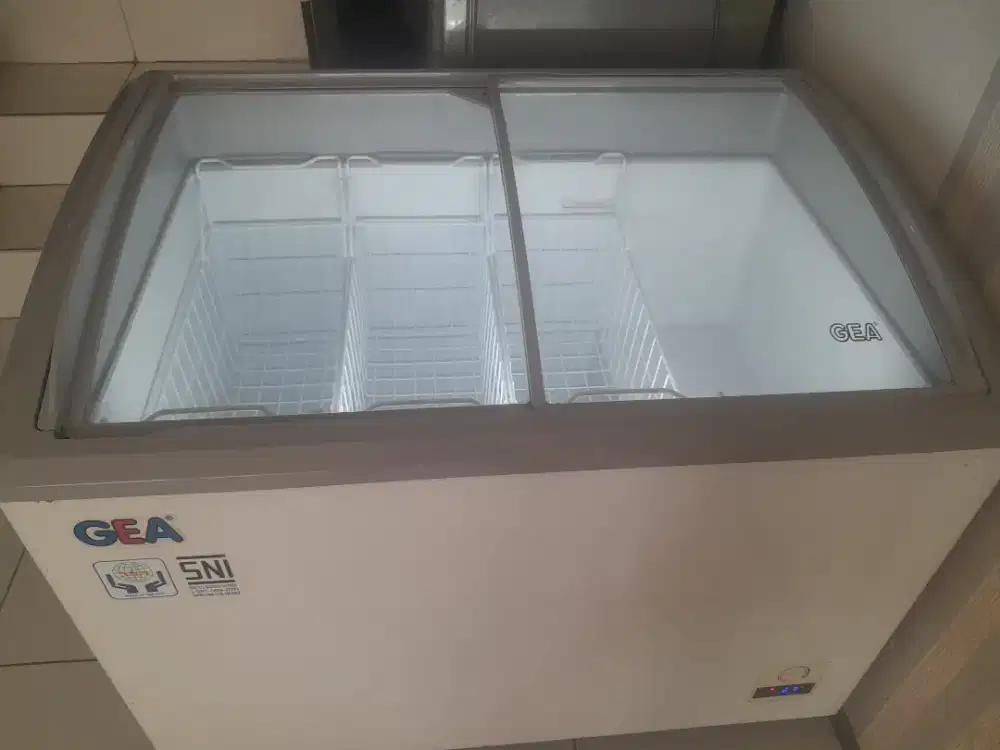 Freezer Sliding Curve Glass GEA SD-303