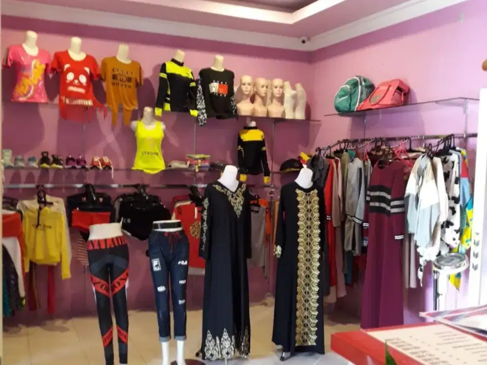 Jual rumah di Petemon. Bisa dipakai buat kantor, rumah tinggal atau kost kostan