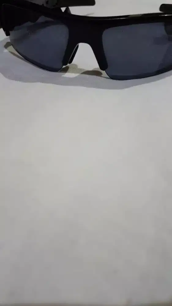 Kacamata oakley resmi