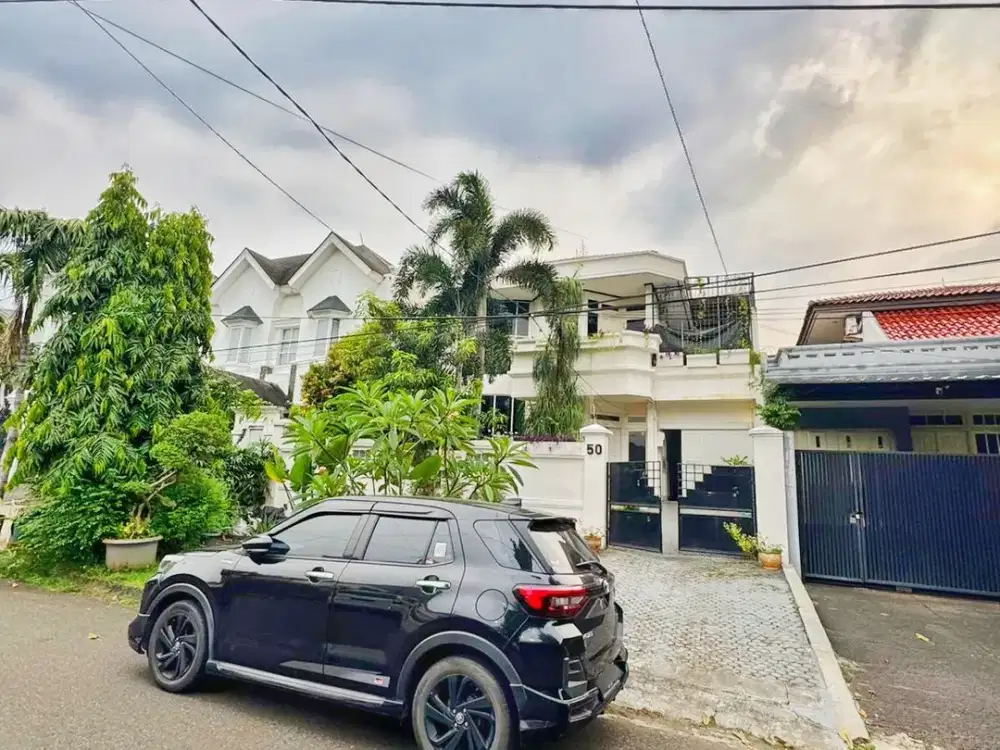 Di Jual Rumah Mewah Bergaya Old Money di Pondok Indah
