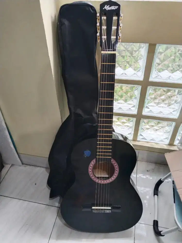 Gitar klasik bekas tapi masih bagus
