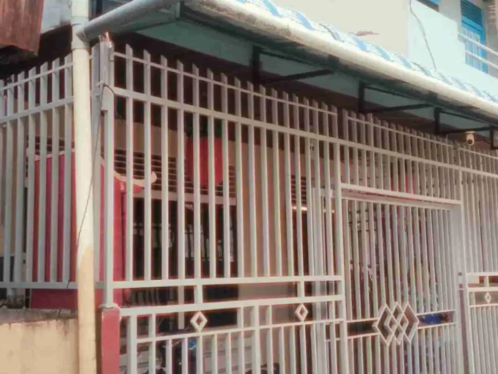 Rumah terawat dan lingkungan tenang 2 lantai kota Pontianak