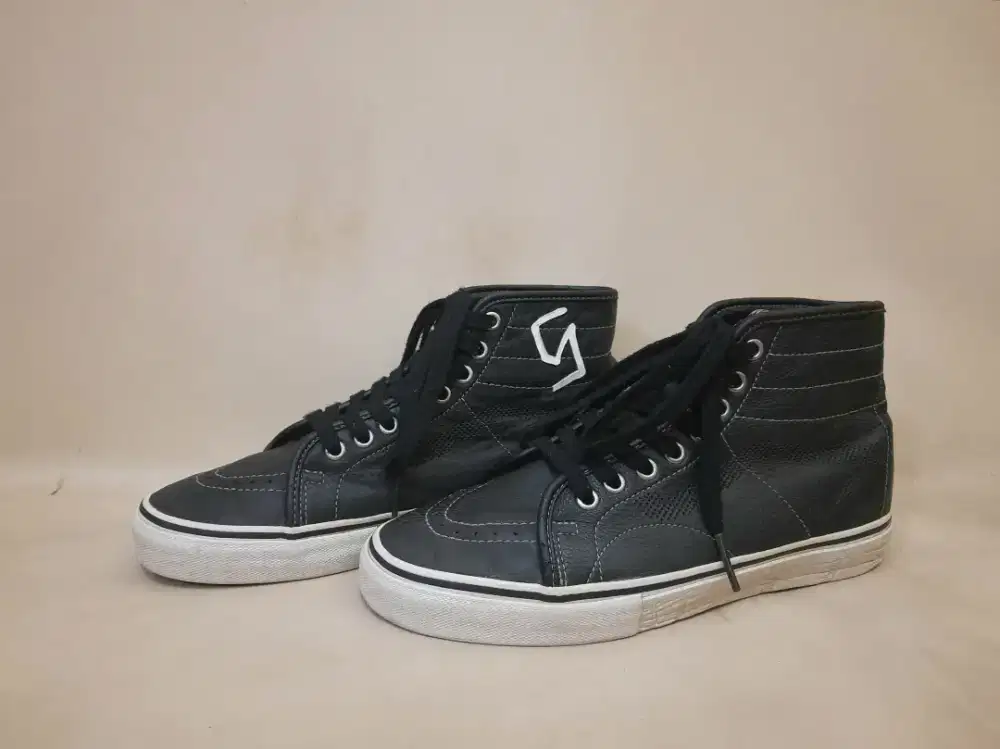 Vans Syndicate AV Classic Hi Jason Dill
Size 40,5 dan adidas converse