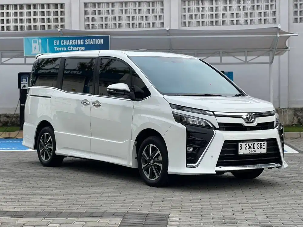 [KM 50RBAN] TOYOTA VOXY 2.0 AT 2020 JUAL CEPAT BARANG BAGUS