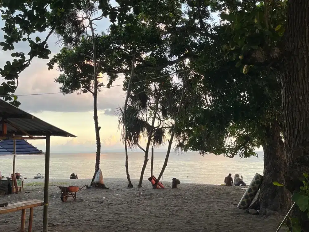 Tanah los pinggir pantai di sentral Senggigi