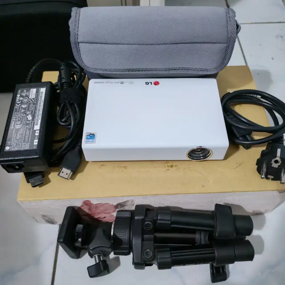 LG PB62G projector