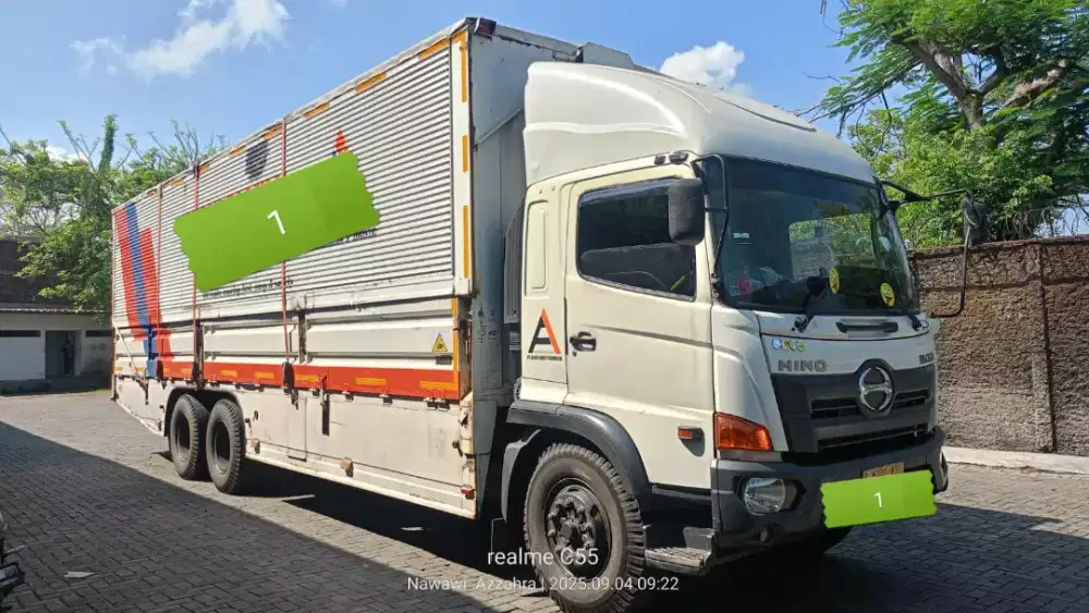 Truk Hino FL260JW 2018 wingbox 9,5m istimewa