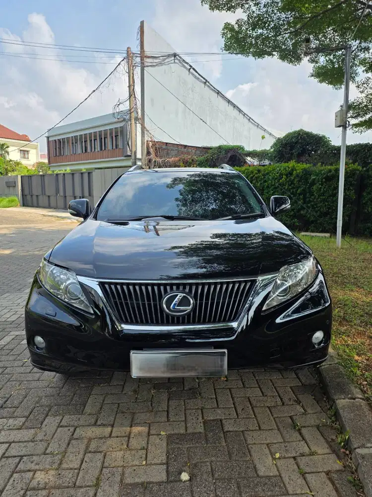 DIJUAL CEPAT: Pristine Lexus RX270 AT (Tahun 2011/Pemakaian 2012)