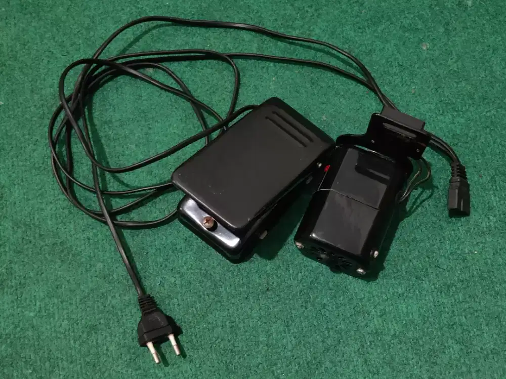 Dinamo dan Pedal mesin Jahit Jadul Singer Butterfly