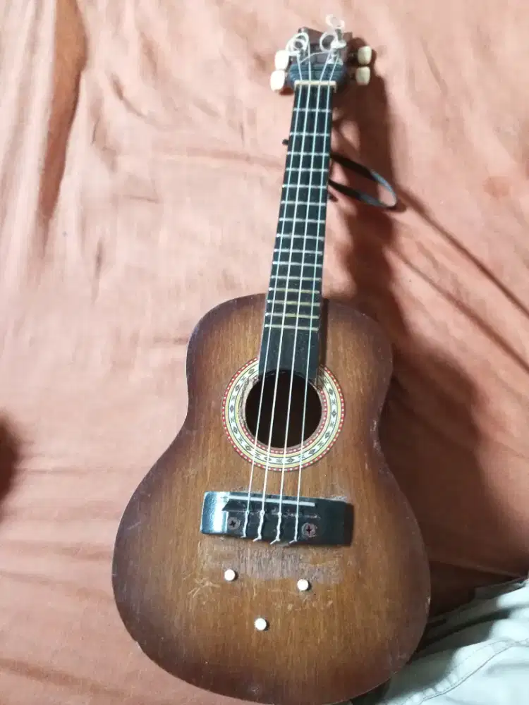 Ukulele senar empat