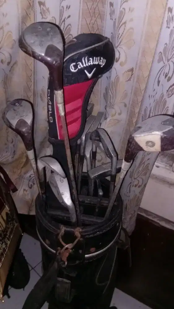 Stik golf bekas agak karatan krna jarang dipake