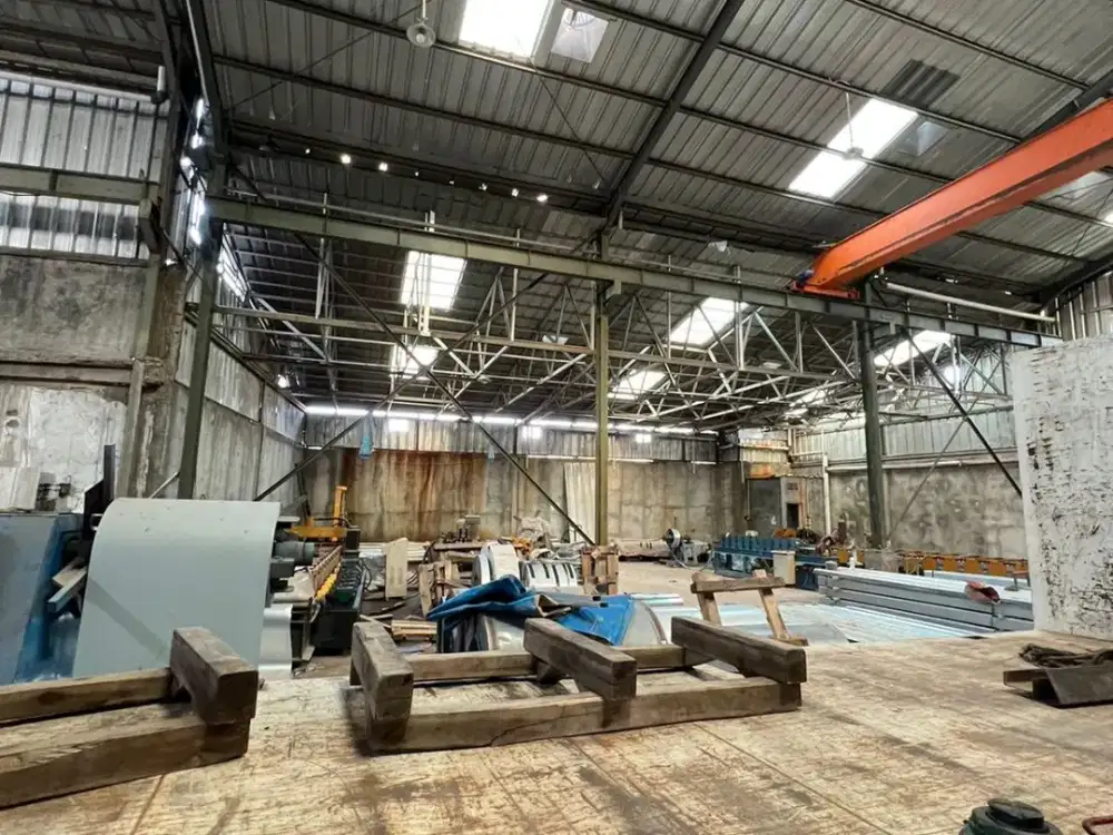 Disewakan  & Dijual Gudang Bagus ada kantor mewah & bersih dan ada mess karyawan 3 pintu  dan ada Hoist Crane 2 unit  di Tarumajaya Bekasi...