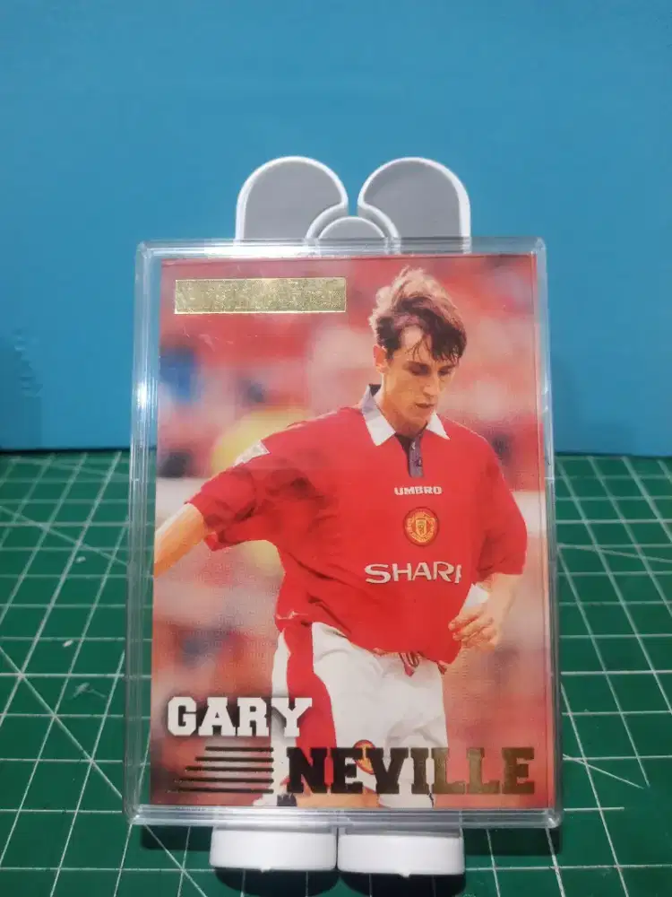 Gary neville kartu bola merlin
