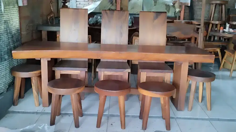 Meja makan kayu utuh trembesi antik alami