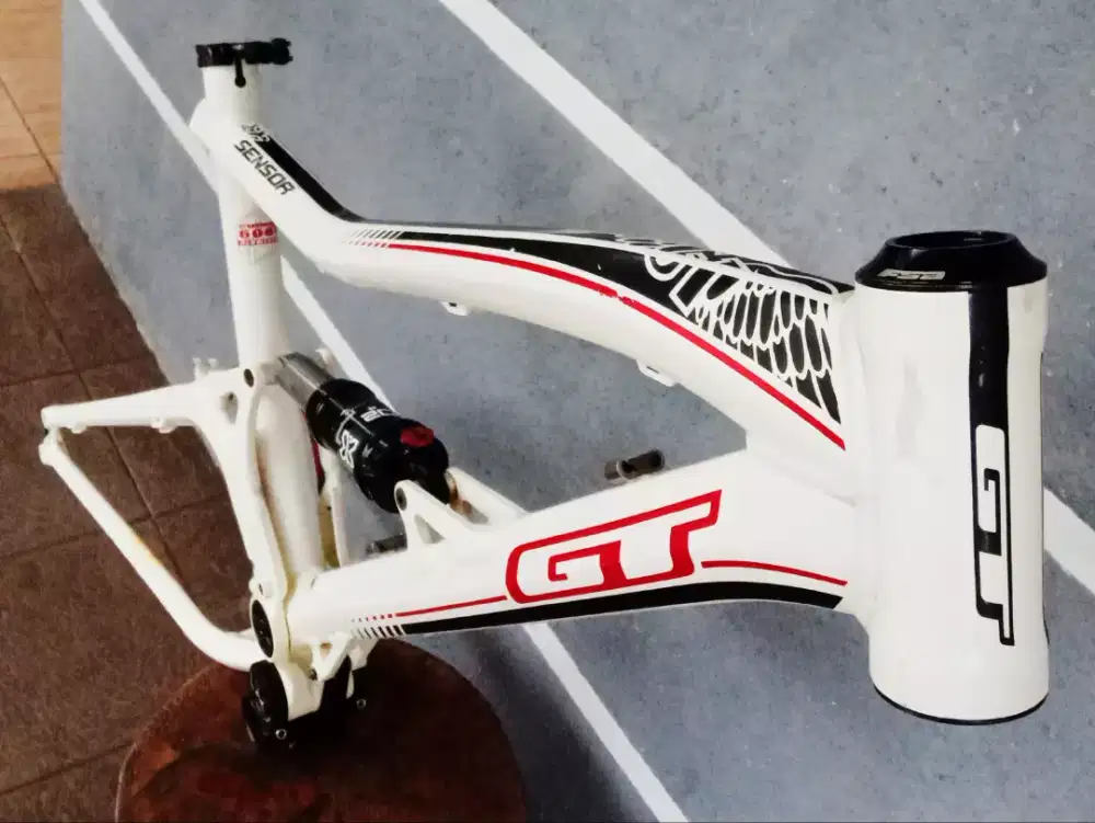 frame fulsus sepeda gunung mtb GT SENSOR 4.0 rear shock X FUSION O2 R