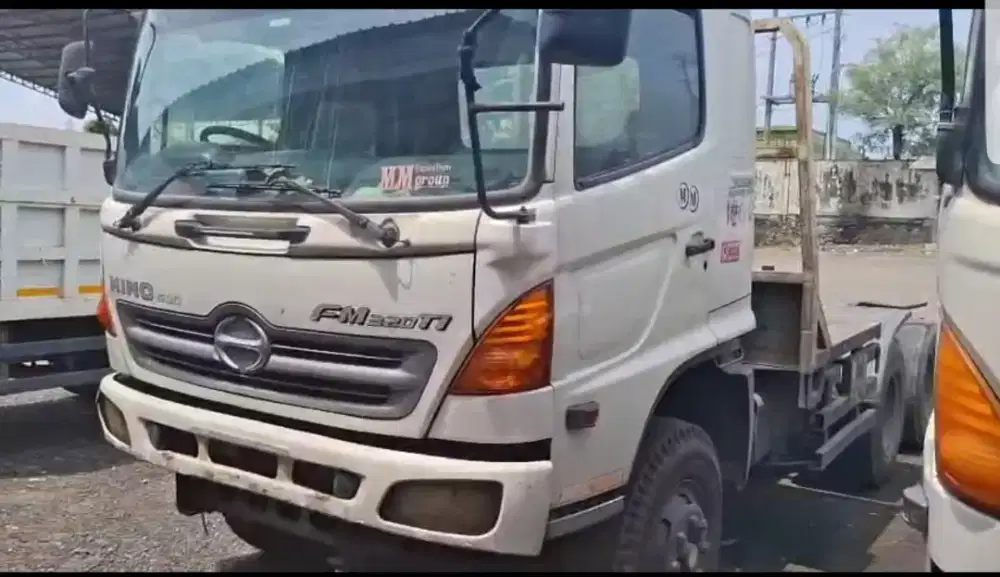 Hino diesel FM320TI 6x4 2012 kepala trailler head traktor 2unit spaket