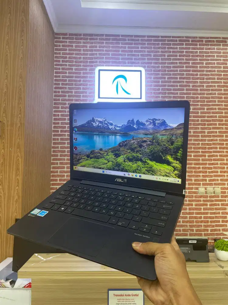 ASUS ZENBOOK I5 GEN 8 RAM 8GB/256 GB INTEL HD GRAPHIC 620 BEKAS SECOND