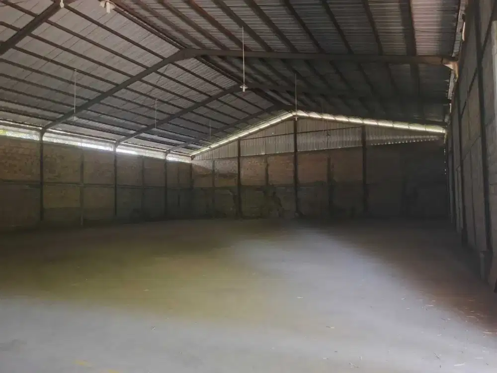 Disewakan Gudang Luas 3200 Dekat Toll Bsd Tangerang Selatan