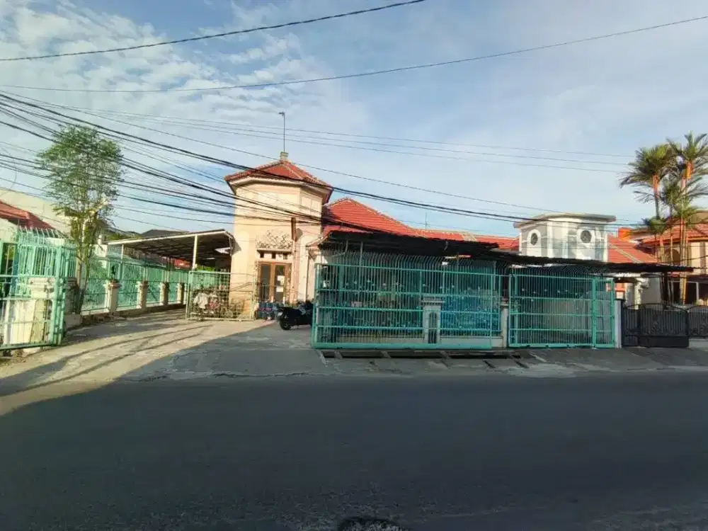 Rumah Hoek cocok utk Usaha Daycare, Cafe, Catering di Taman Galaxy