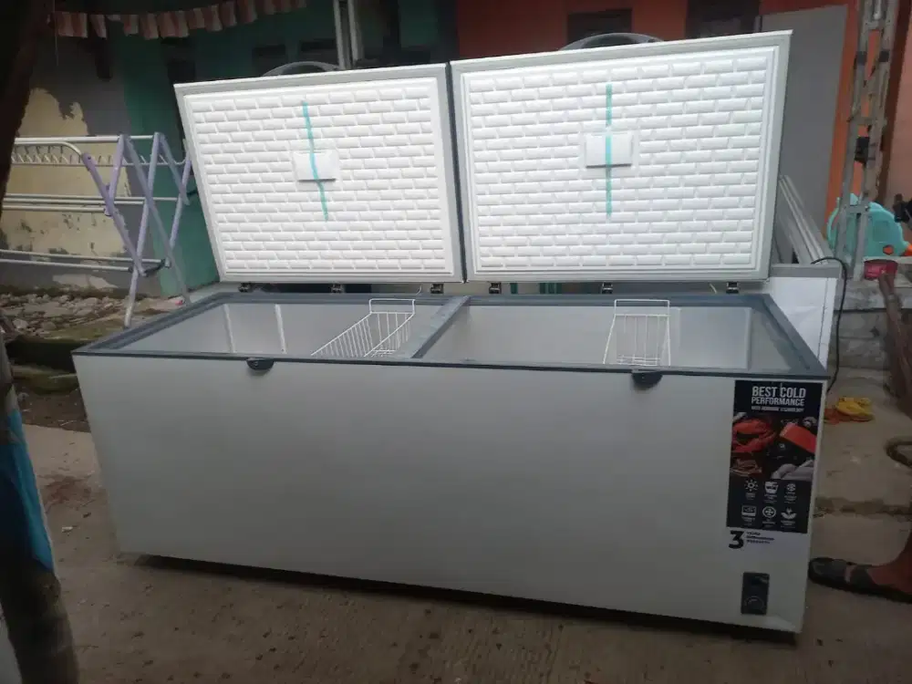 freezer box kapasitas 1200ltr merek GEA