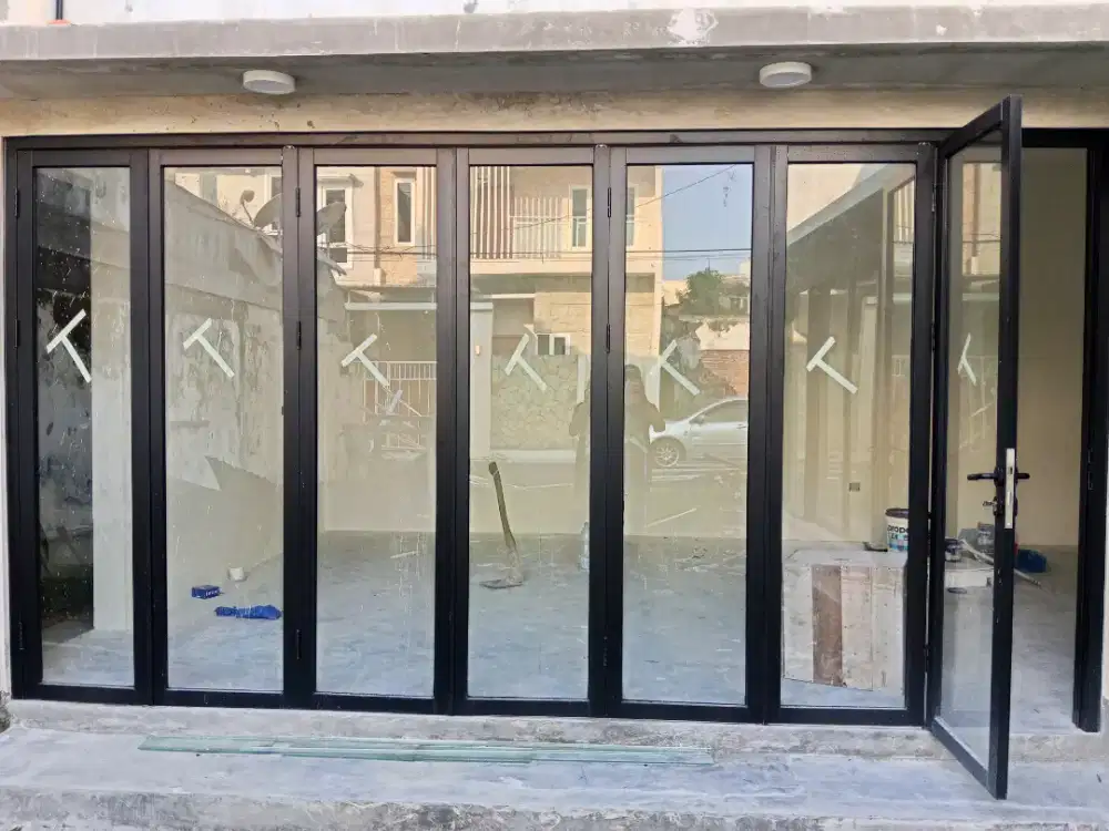 Pintu Lipat Aluminium Kaca Jogja