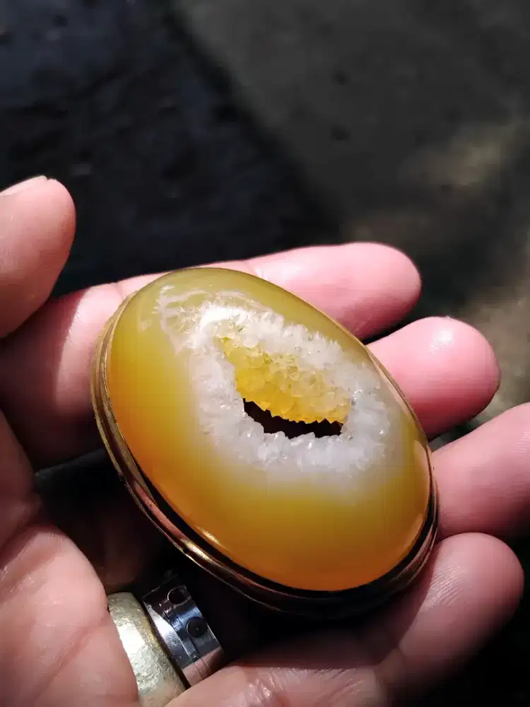 Batu cincin combong unik