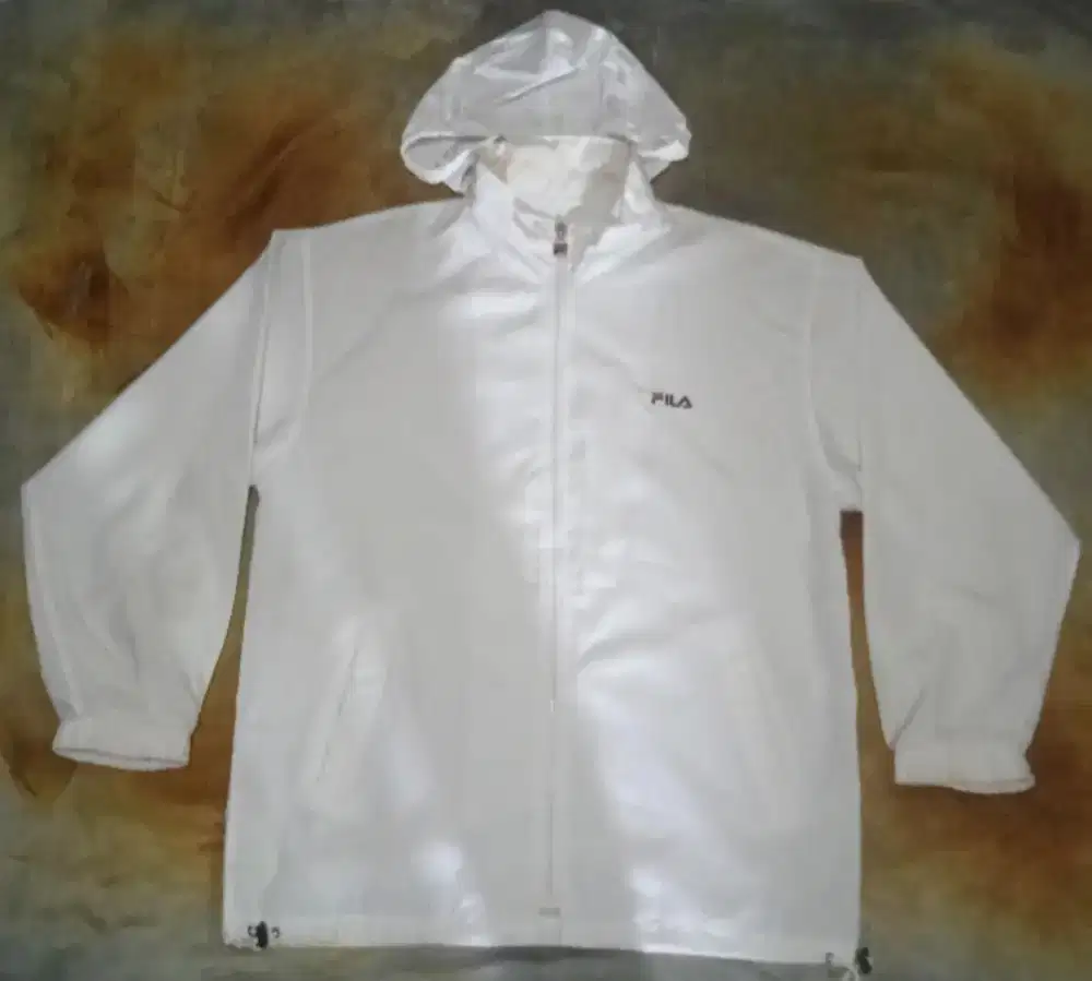 Dijual jaket Merk FILA (White Heritage), no minus,bisa nego&cod,seken