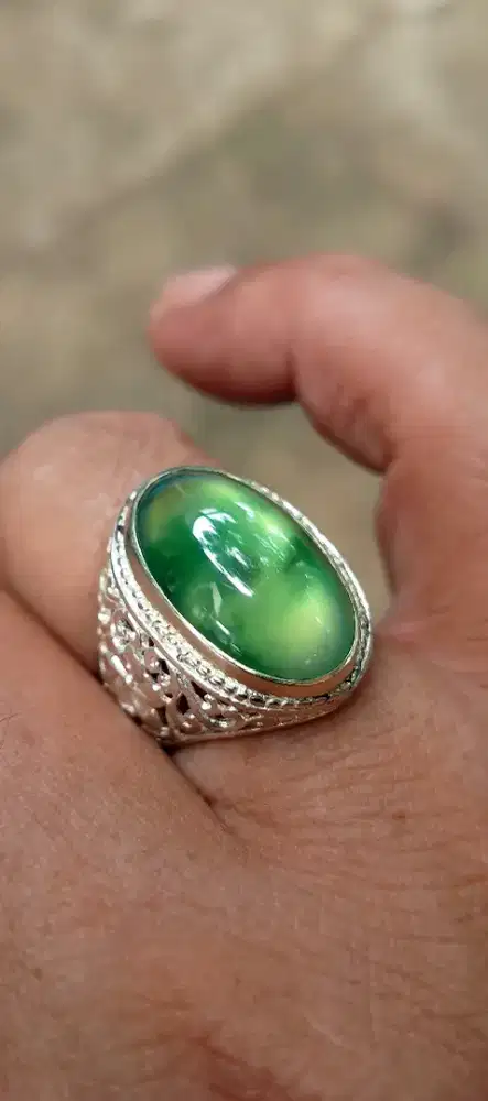 Idocrase Neon Lumut Emerald
Dim 18x14x4