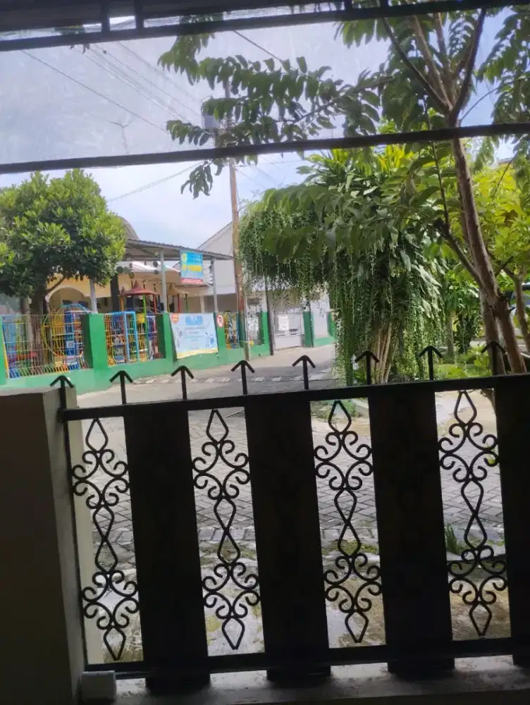 Di kontrakkan rumah 3 kamar khusus wanita/ keluarga