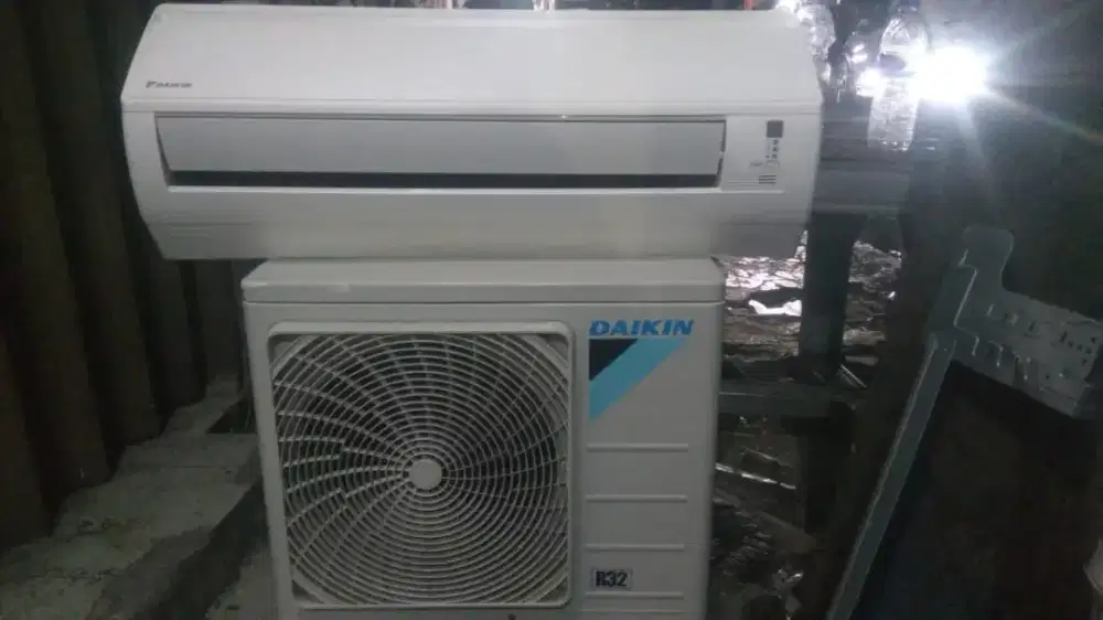 AC Daikin 1/2 PK Normal Include Pemasangan