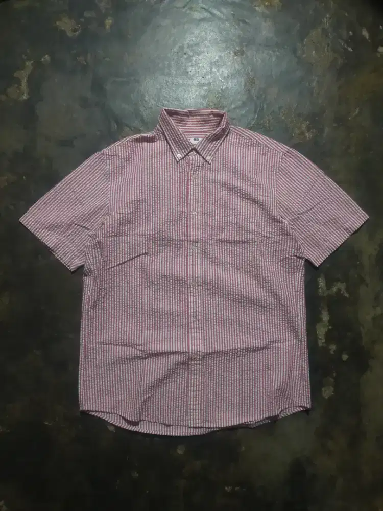 Uniqlo button down shirts