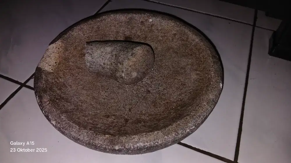Coet batu sesuai gambar
