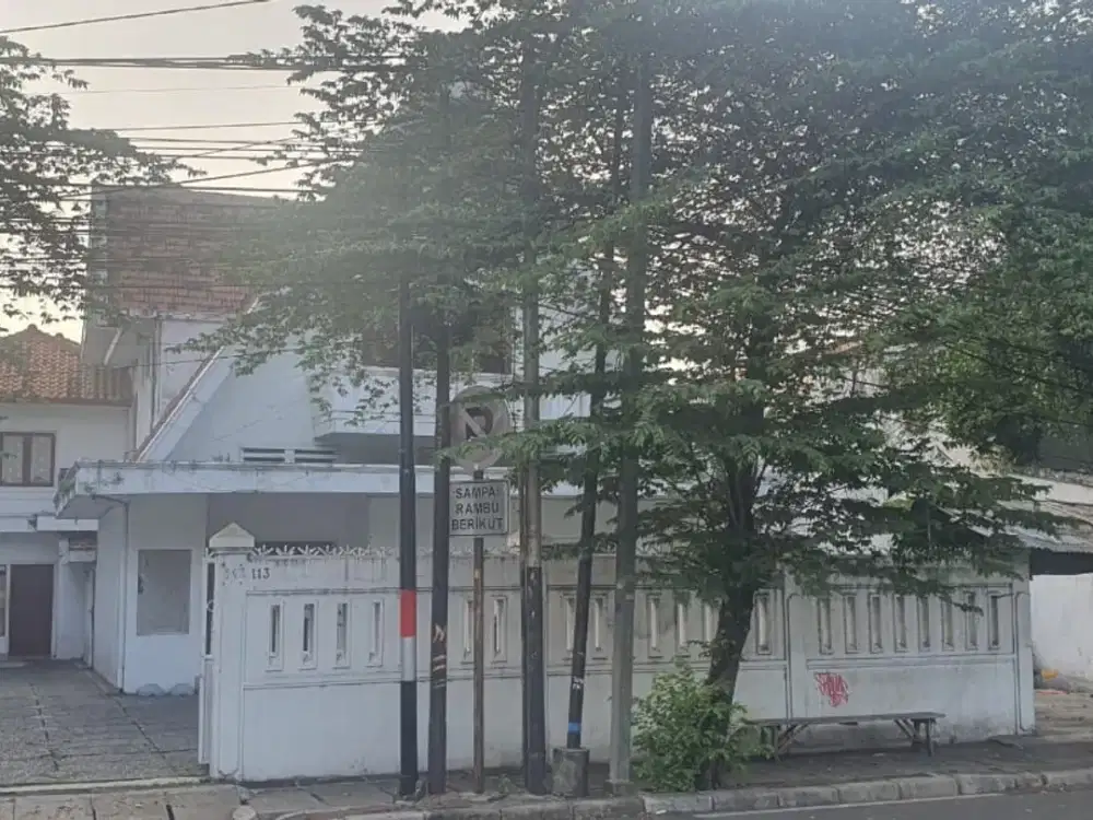 Rumah lama terawat di Menteng Dijual