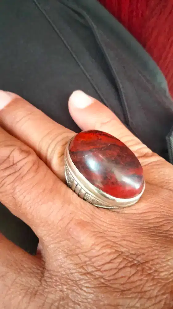 Batu badar besi merah ajib