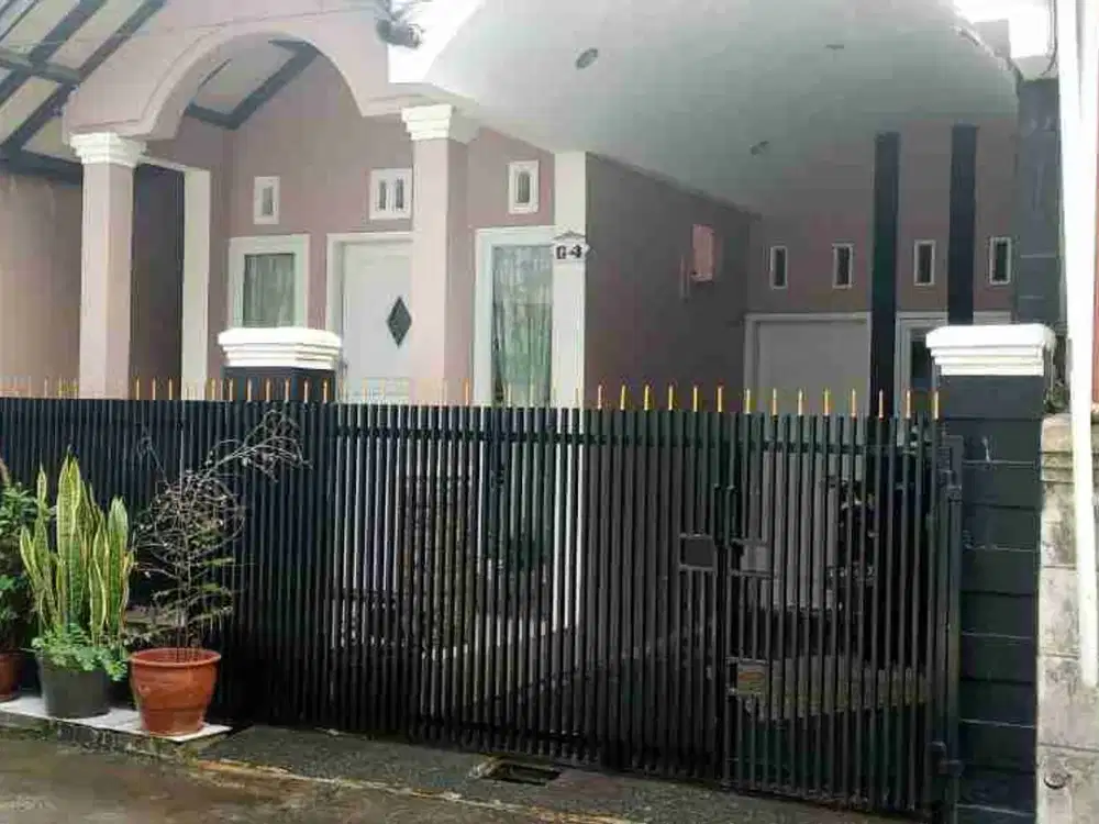 Rumah terawat siap huni di Ciwastra