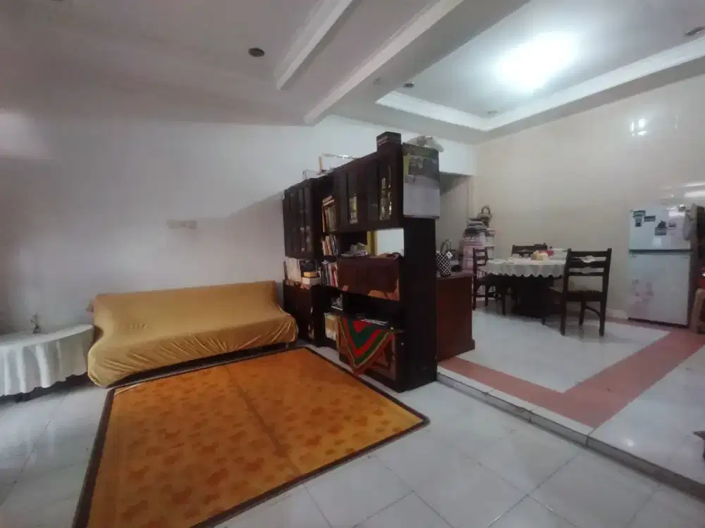 Di Jual cepat Rumah lokasi strategis Pejaten