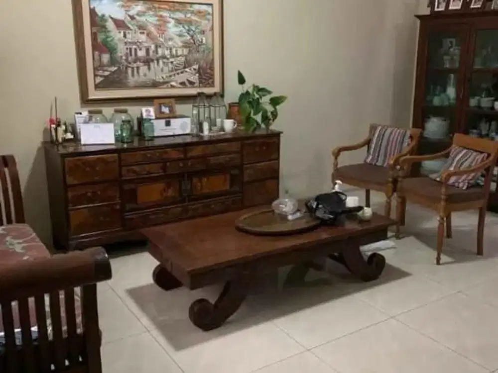 Rumah Terawat 3 Lantai di Pondok Hijau