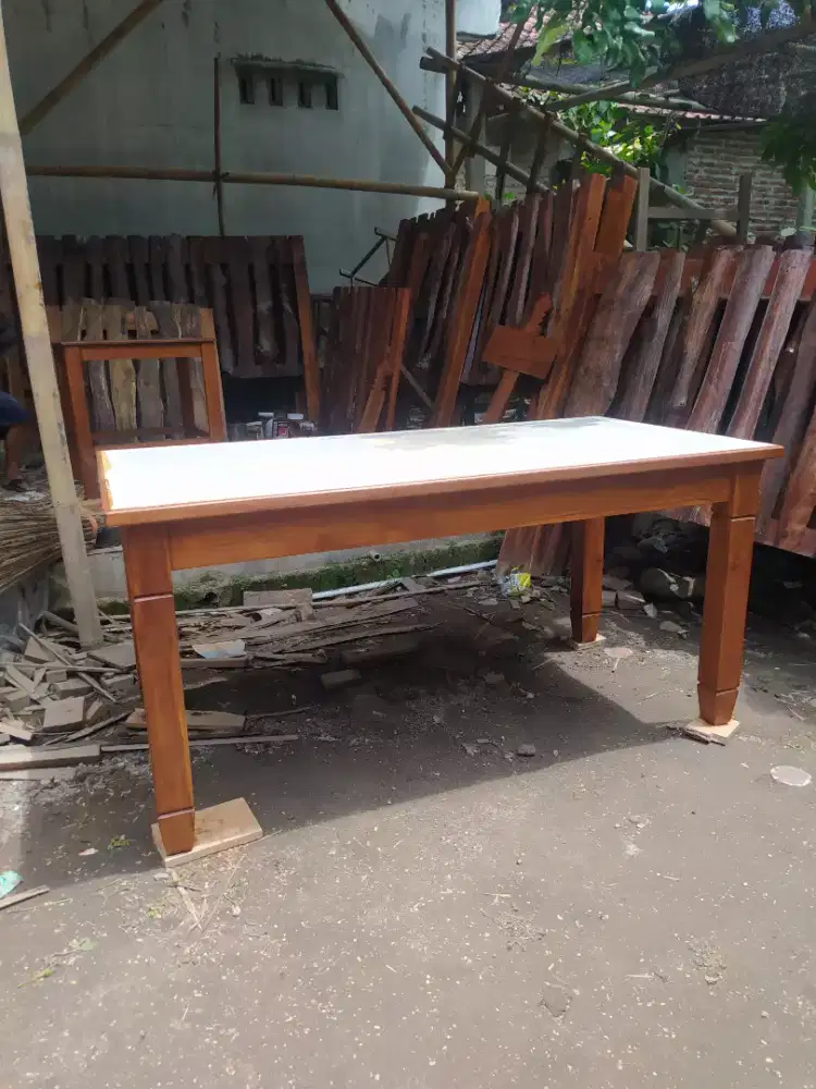 Meja makan kayu jati
