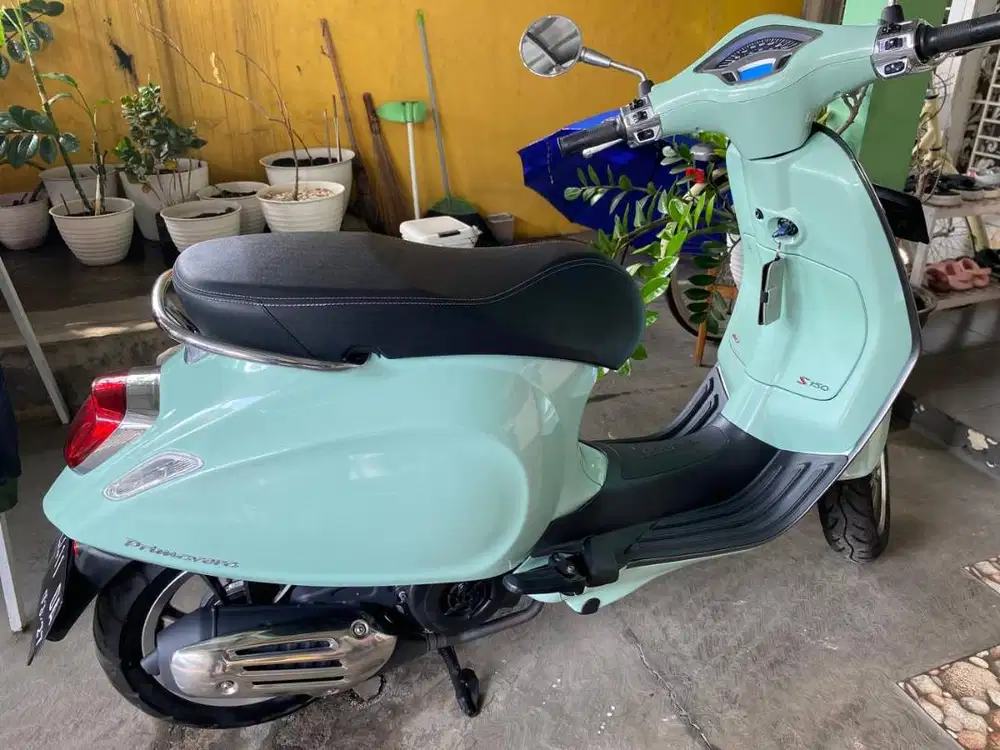 Vespa Primavera S IGet 150 ABS A/T.. Km rendah 1800an .. istimewa.