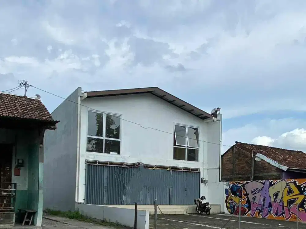 Disewakan bangunan 2 lantai dkat kmpus UMY