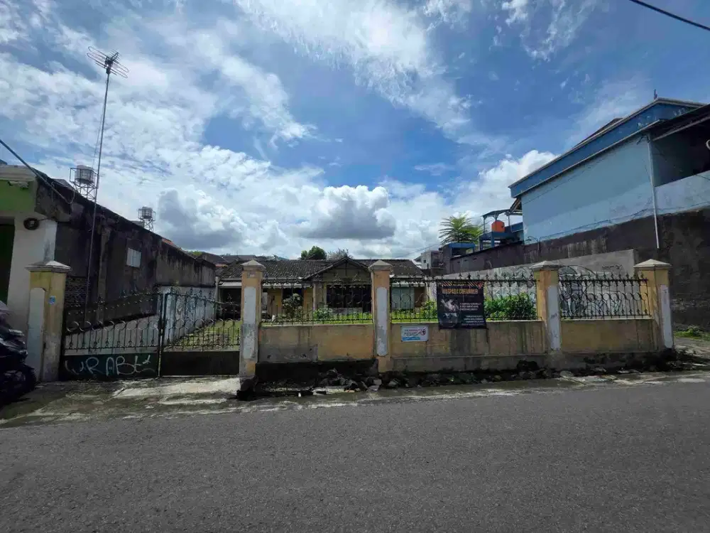 tanah strategis posisi hoek harga murah dekat kampus Uns cocok untuk Kost eksklusif.