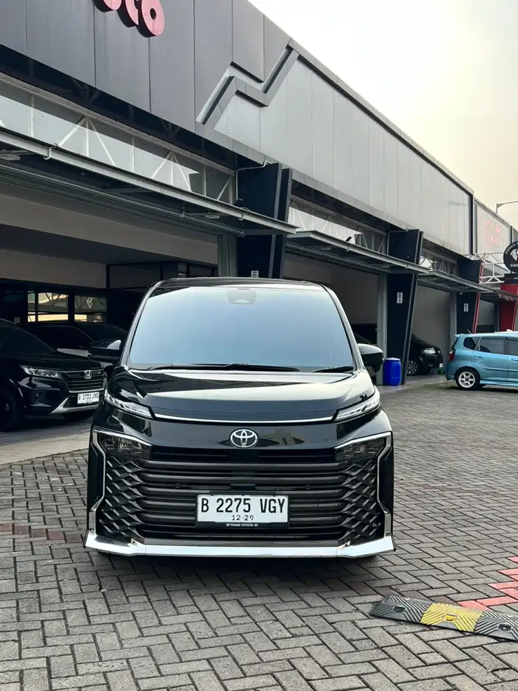 Toyota Voxy 2023 Bensin