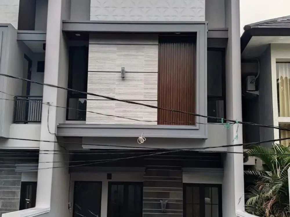 Rumah baru di jalan utama Manyar Jaya Surabaya