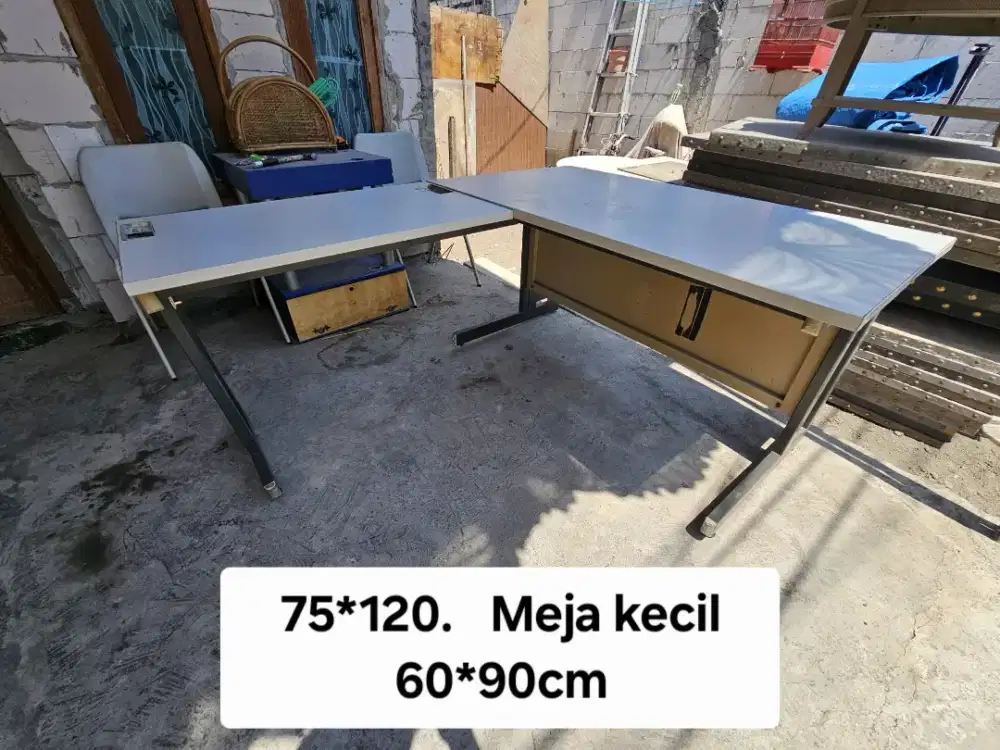 Meja kantor letter L dr partikelboard rangka besi bekas bagus, mulus