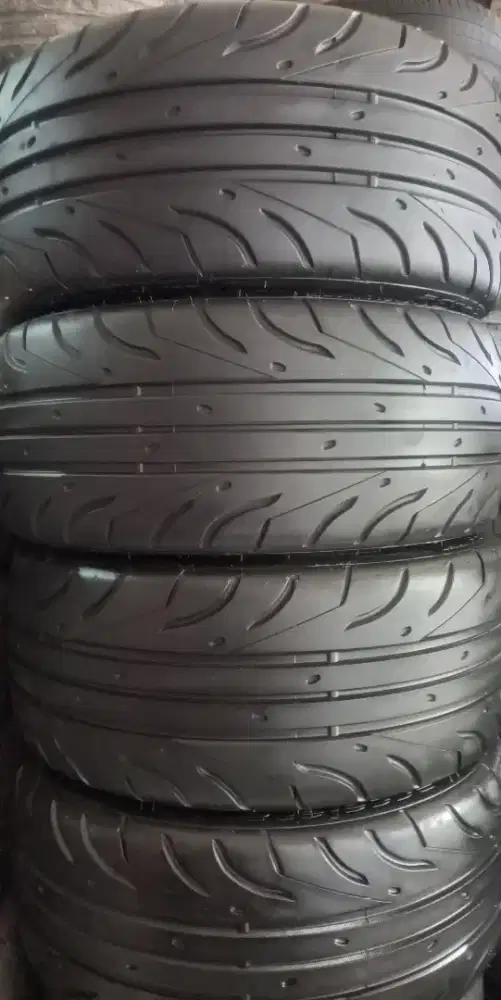 Ban accelera 651 ukuran 235/40/18