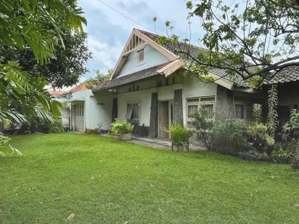 DijualRumahRUMAH JOGJA SPESIAL LUAS LEGA DAN LANGKA KLASIK DEKAT SEKALI DENGAN TUGU JOGJA ADA RUMAH INDUK DAN PAVILIUN