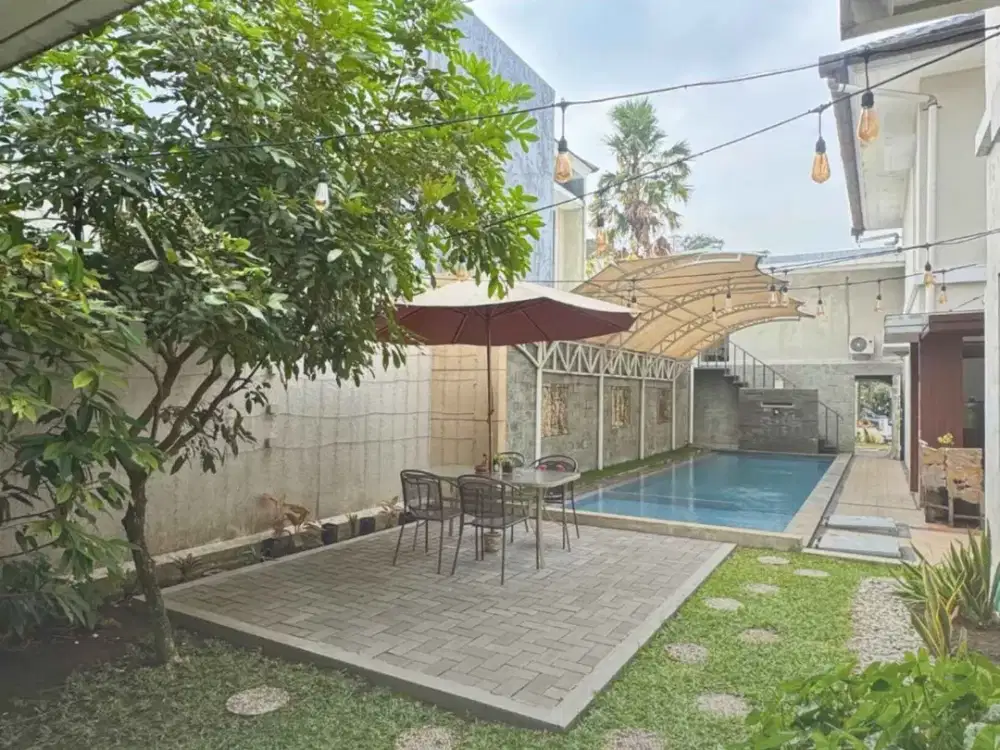 RUMAH MEWAH JOGJA DI PERUMAHAN ELITE FULL FURNISHED LUAS BANGET + PRIVATE POOL