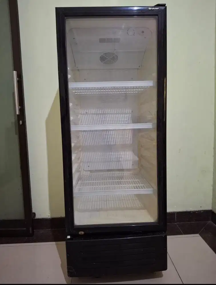 Lemarin pendingin showcase merk sharp