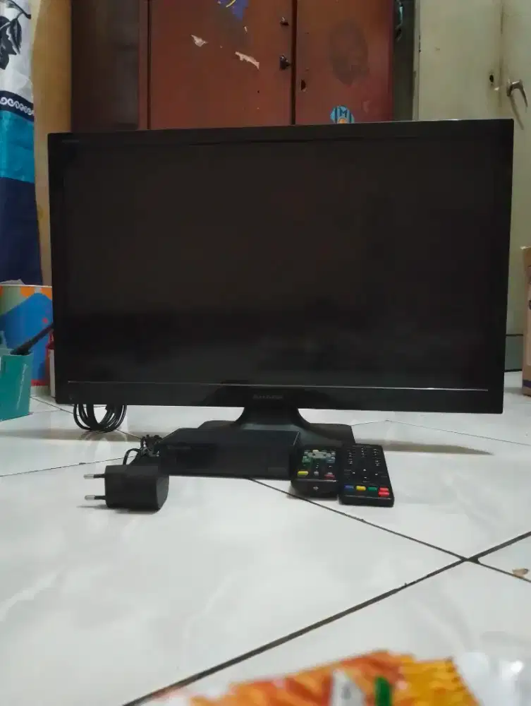 Di jual cepat TV + STB merk Sharp