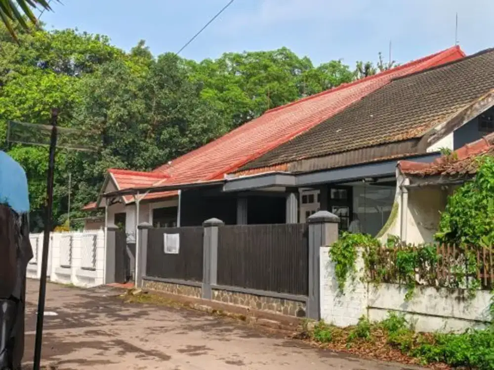 Disewakan Rumah 2 Lantai Luas 210m2, 3+1 kamar Tidur Cocok dijadikan Hunian/Kantor , Dalam Kompelek Lokasi Strategis Buah Batu Bandung